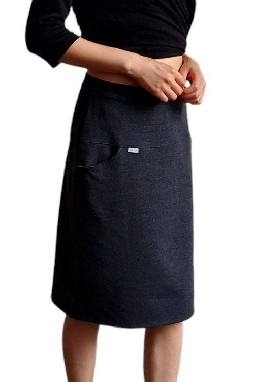 Stylowa dzianinowa spódniczka z kieszeniami granatowa