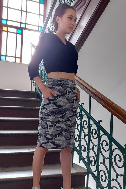 Stylowa dzianinowa spódniczka z kieszeniami szare moro